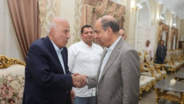 محافظ المنيا خلال اللقاء 