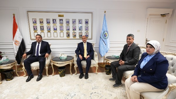 محافظ أسيوط يلتقي مسئولي القوافل الطبية بمجلس الوزراء محافظ أسيوط يلتقي مسئولي القوافل الطبية بمجلس الوزراء