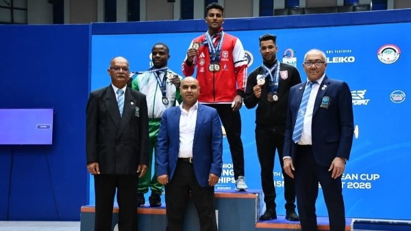 محافظ أسيوط يهنئ بطل المشروع القومي للموهبة بعد حصد ذهبيتين وفضية في بطولتي أفريقيا والبحر المتوسط لرفع الأثقال