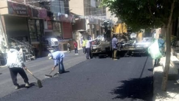 استكمال طريق الجبانات بديروط وبدء رصف شارع الأمير جانم بمنفلوط