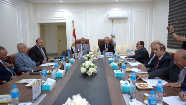 محافظ أسيوط يشهد اجتماع مجلس أمناء الجامعة الأهلية 