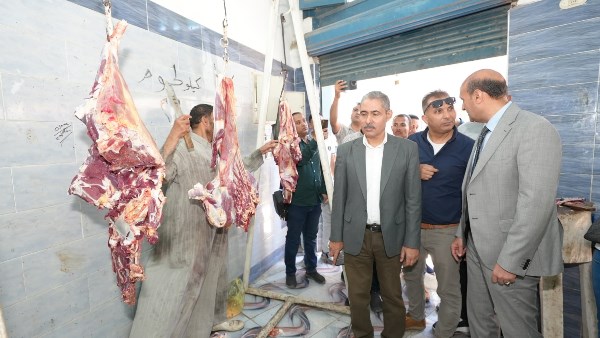 محافظ أسيوط يتابع توافر اللحوم ويتفقد منفذ الثروة الحيوانية بمنطقة السادات بحي غرب