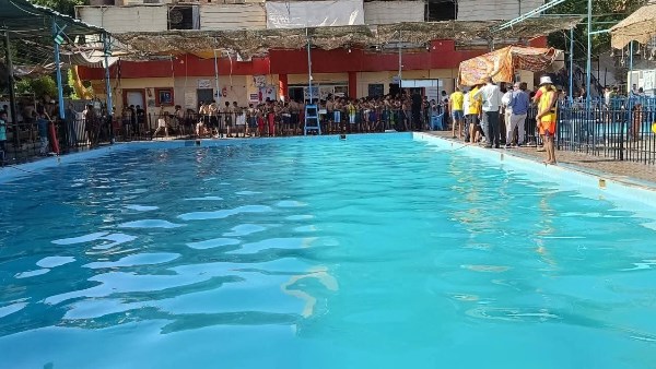 محافظ أسيوط : تكثيف المتابعة على حمامات السباحة والمنشآت الرياضية محافظ أسيوط : تكثيف المتابعة على حمامات السباحة والمنشآت الرياضية