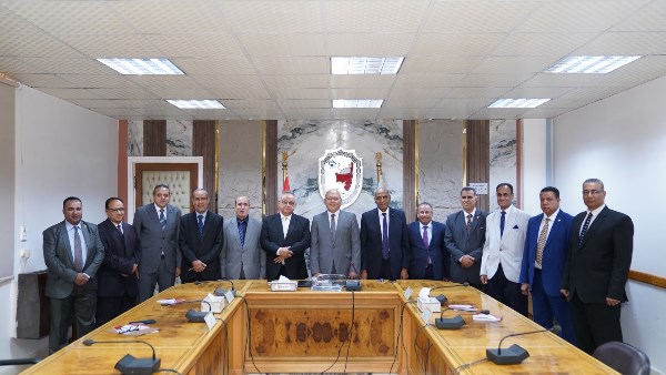 8 أساتذة يتقدمون للترشح لمنصب عميد كلية الآداب بجامعة سوهاج