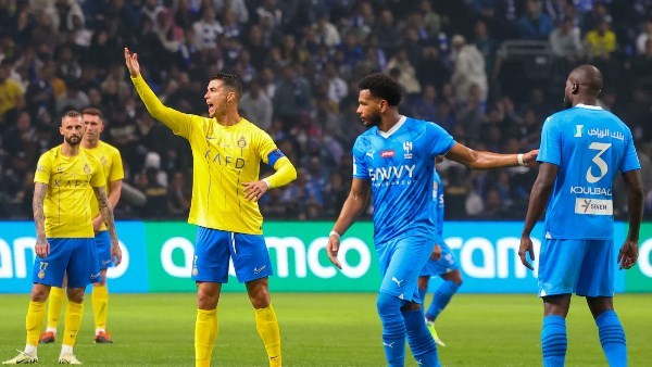 ليلة حسم الصدارة .. موعد مباراة النصر والهلال في قمة الدوري السعودي والقنوات الناقلة