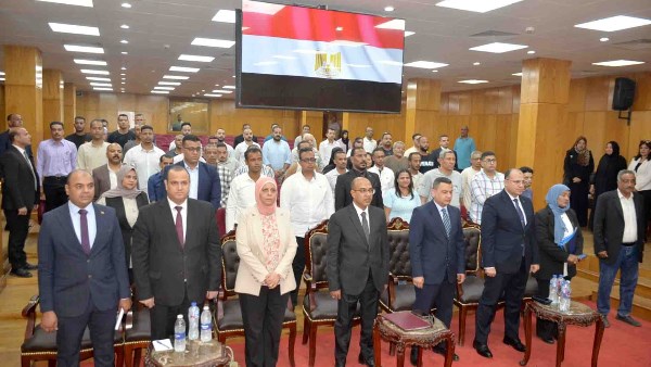 وزير العمل ومحافظ الأقصر يبحثان تعزيز التعاون في التدريب والتشغيل.. وتسليم عقود عمل للشباب..وذوي همم..