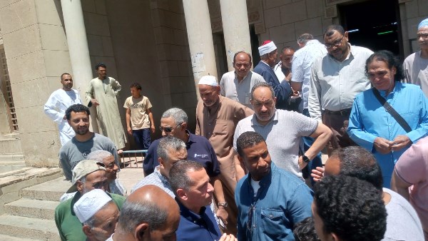 محافظ أسوان: التواجد الميداني والتلاحم المباشر بالمواطنين يمثل أحد أهم محاور العمل التنفيذي