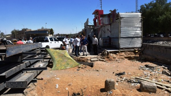 محافظ أسوان يتابع معدلات تنفيذ كبارى المشاة بكيما والسيل
