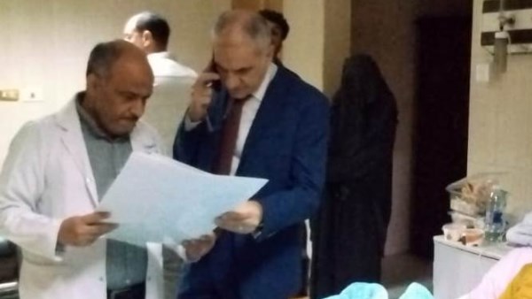 رئيس جامعة أسوان يزور مصابي حادث طريق صحاري المطار بالمستشفى الجامعي