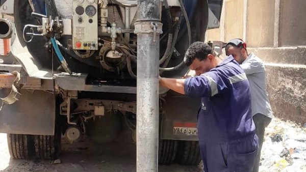 استجابة فورية من محافظ أسوان بتنفيذ حزمة من التدخلات العاجلة بقطاع الصرف الصحى