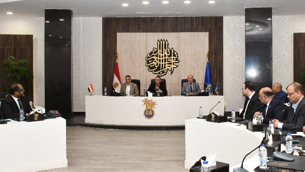 جولة محافظ أسوان