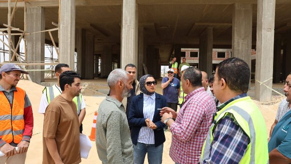بتكلفة 700 مليون جنيه.. محافظ الوادي الجديد تتابع الموقف التنفيذي لمستشفى الفرافرة المركزي