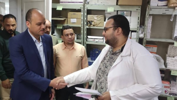 في جولةٍ مفاجئة.. نائب محافظ الوادي الجديد يتفقّد المنشآت الطبية بمدينة الخارجة