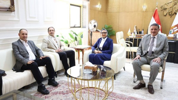 لإنشاء أول مركز متكامل.. محافظ الوادي الجديد تلتقي مدير صندوق مكافحة الإدمان لإنشاء أول مركز متكامل.. محافظ الوادي الجديد تلتقي مدير صندوق مكافحة الإدمان