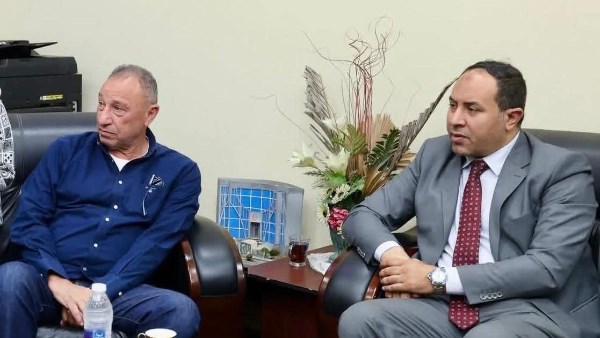 الخطيب يجتمع بالدكتور محمد شقوير رئيس المؤسسه العلاجيه والمسئول عن الفريق الطبي لعلاج الشابالاهلاوي عبدالله عربي