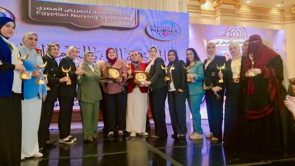 تكريم الممرضات في احتفالية اليوم العالمي للتمريض