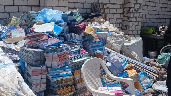 بمليون و500 ألف جنيه.. ضبط 3 متهمين بمطروح لبيع 6200 كتاب مدرسي جديد لمخزن خردة| القصة الكاملة