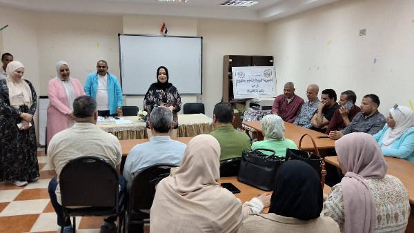مدير تعليم مطروح  خلال جولة بالمدارس 