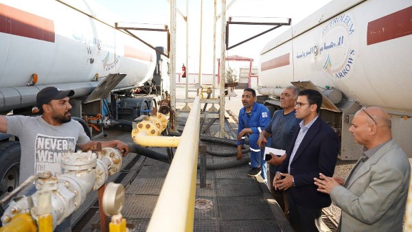 نائب محافظ مطروح خلال الجولة 
