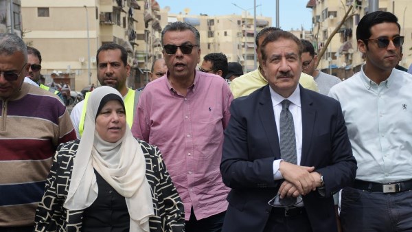 محافظ بورسعيد يتفقد مستجدات تطوير منطقة علي بن أبي طالب بالزهور .. صور