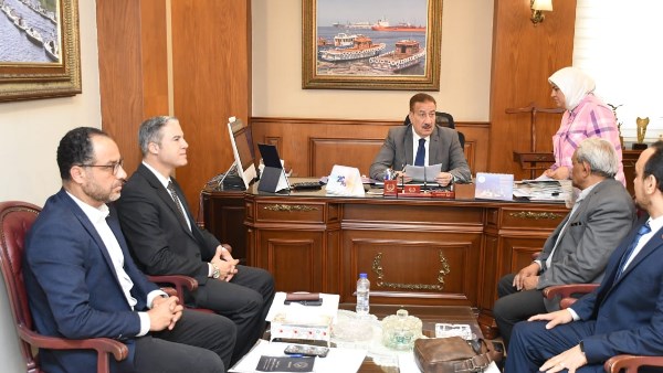 لبحث سبل التعاون المشترك محافظ بورسعيد يستقبل وفد هيئة تعاونيات البناء والإسكان 