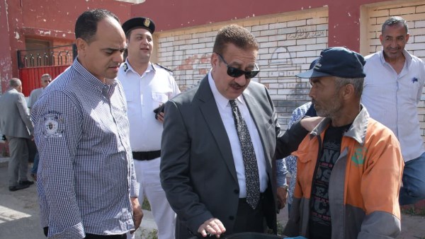 محافظ بورسعيد: عمال النظافة شركاء أساسيون في تحسين جودة الحياة