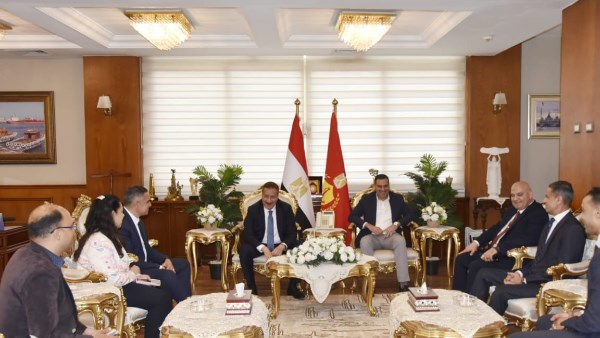 محافظ بورسعيد والهيئة الاقتصادية لقناة السويس