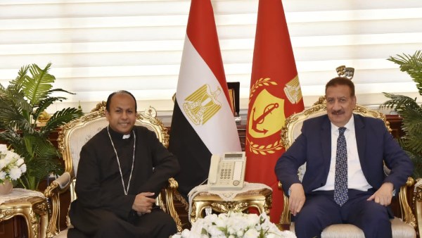 محافظ بورسعيد يستقبل وفد كنيسة أسقفية الزهور للتهنئة بعيد الأضحى المبارك