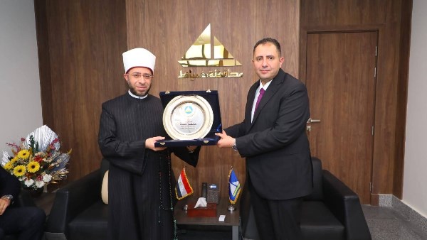 احتفالا بالعيد القومي.. محافظ دمياط يستقبل وزير الأوقاف