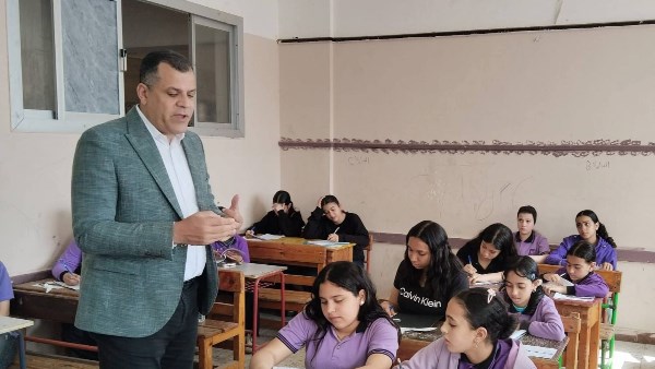 وكيل تعليم دمياط يتفقد امتحانات المستوى الرفيع بمدارس اللغات