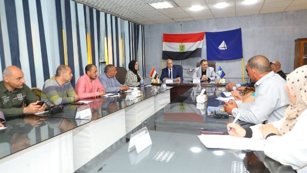 المحافظ هيجيلك ..  محافظ دمياط يبحث مطالب وشكاوى أهالي الزرقا