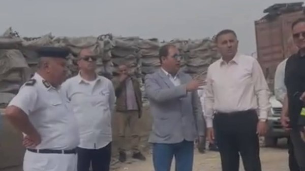 محافظ القليوبية ومدير الأمن يتفقدان موقع حريق قليوب.. صور