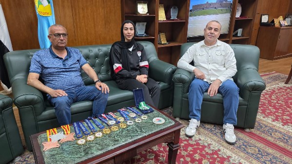 البطلة أميرة محمد في رفع الأثقال 