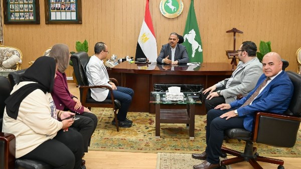 محافظ الشرقية يستقبل مساعد وزير الصحة ويؤكد على تلبية احتياجات المستشفيات محافظ الشرقية يستقبل مساعد وزير الصحة ويؤكد على تلبية احتياجات المستشفيات