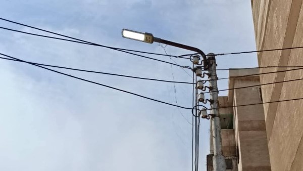 رفع كفاءة الإنارة العامة بتقسيم المنتزه بمنطقة سخا في كفر الشيخ.. صور
