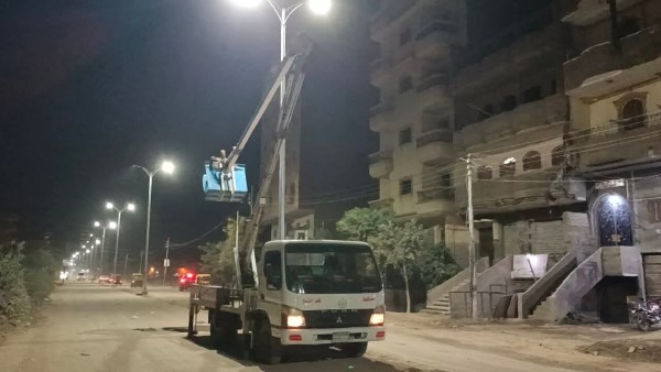 محافظ كفرالشيخ يتابع توصيل الكهرباء لأعمدة الإنارة بطريق عمر أبو العز