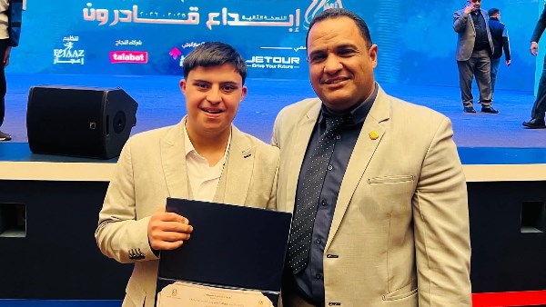 إبداع قادرون 2026.. محافظ كفر الشيخ يهنئ عمار أشرف لفوزه بجائزة التميز