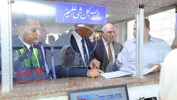 خدمة المواطنين أولا.. محافظ كفر الشيخ يتفقد مركز الحامول التكنولوجي| صور