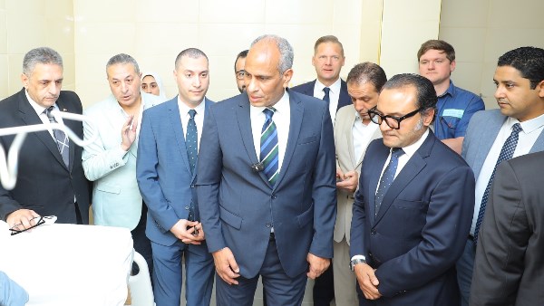 محافظ كفر الشيخ يتفقد تطوير وحدة الغسيل الكلوي بالزعفران.. صور