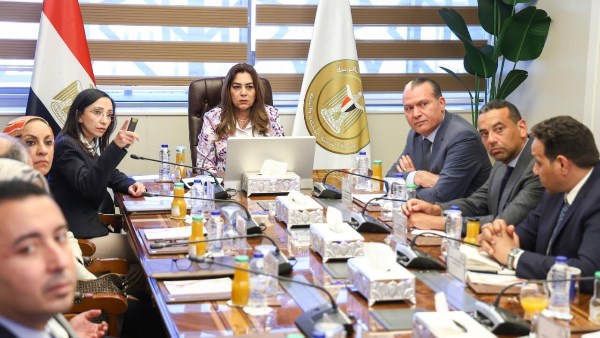 اجتماع وزيرة التنمية المحلية والبيئة