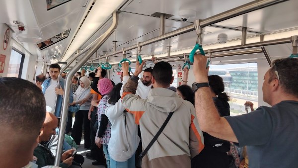 إقبال كبير على مونوريل شرق النيل في اليوم الثالث والأخير للتشغيل المجاني .. صور