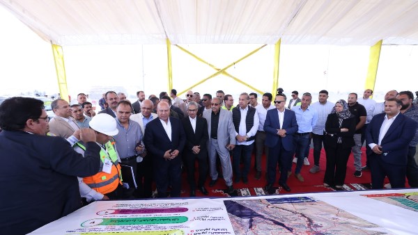 بعد واقعة محور ديروط.. مصادر تكشف ماذا قال كامل الوزير للمهندس عقب قطع حديثه