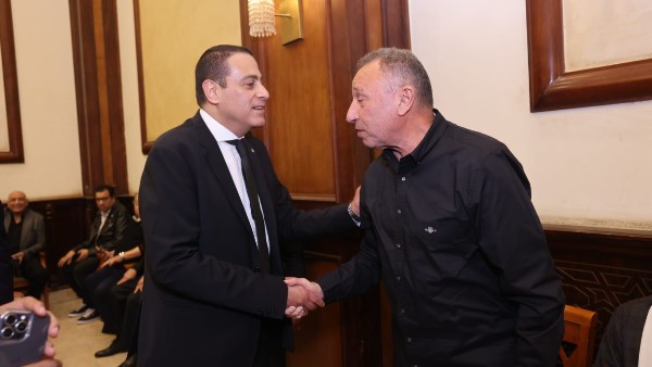 الخطيب وشخيصات رياضية بارزة في عزاء شقيقة محمد عبده صالح.. صور