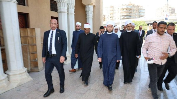 وزير الأوقاف خلال الجولة