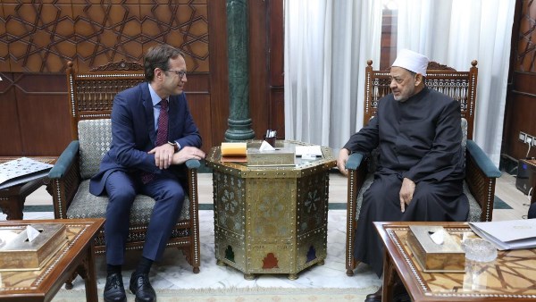 شيخ الأزهر يلتقي السفير الإسباني ويعرب عن تقديره لمواقف بلاده الشجاعة الرافضة للعدوان على غزة