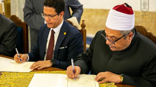 جانب من توقيع البروتوكول