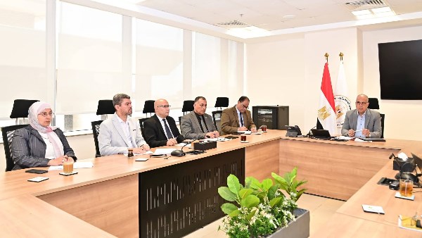 خلال الاجتماع
