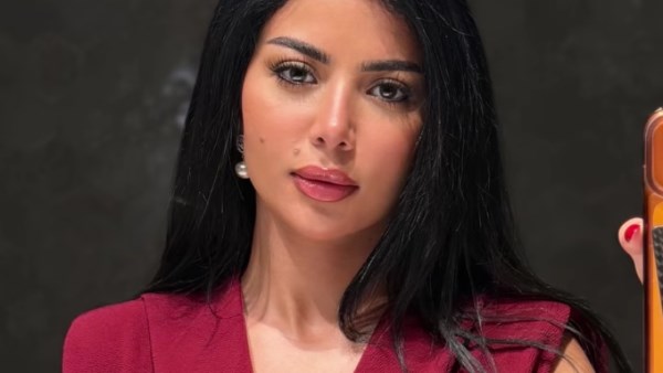 كارولين عزمي 