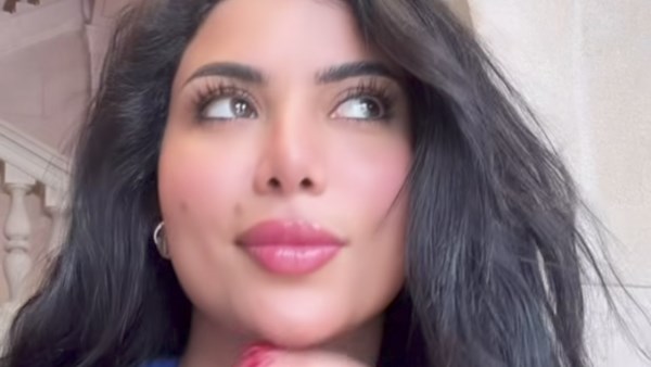 كارولين عزمي