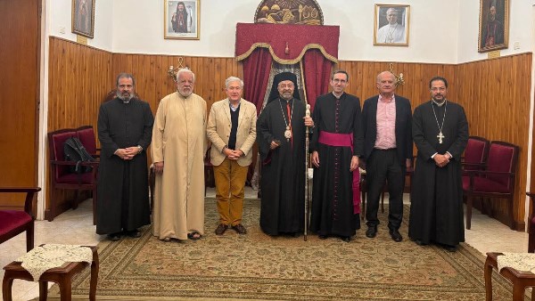 الأنبا إبراهيم إسحق يستقبل وفد مؤسسة أعمال الشرق
